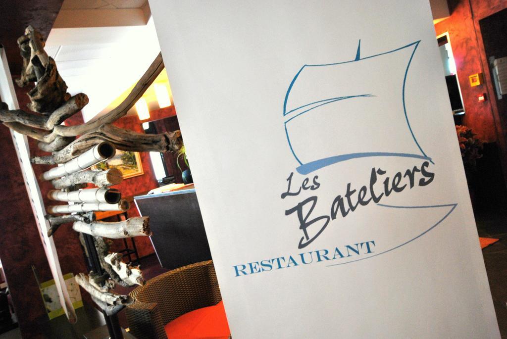 Hotel De Loire Et Restaurant Les Bateliers Trélazé Kültér fotó